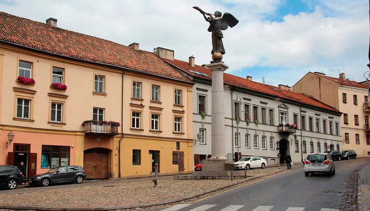 plaza principal del ángel de Vilnius