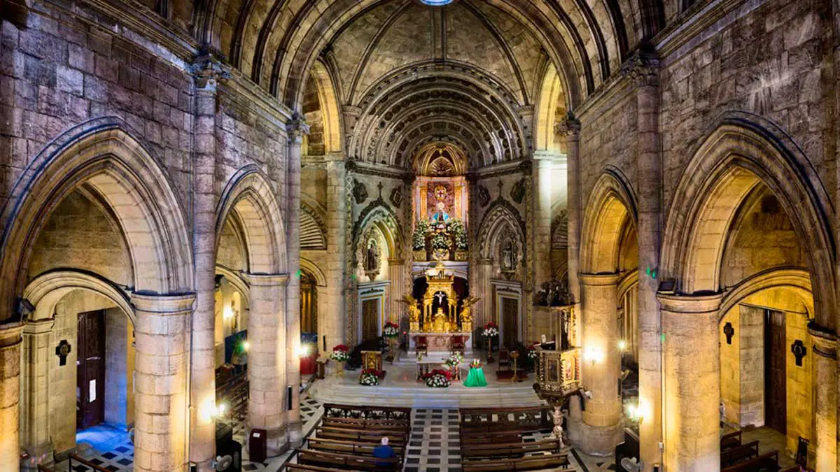 Interior de la Iglesia Santuario de la Virgen del Mar de Almeria