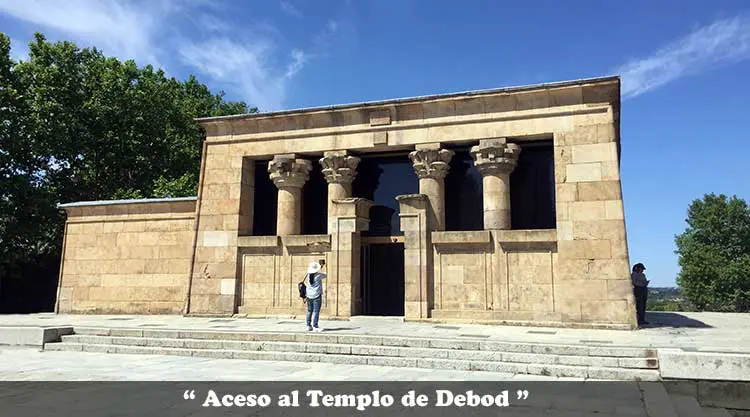 Acceso al Templo de Debod