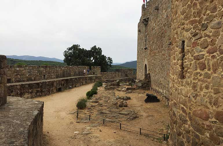 murallas castillo Adrada