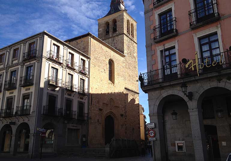 Iglesia San Miguel vista desde la plaza Mayor