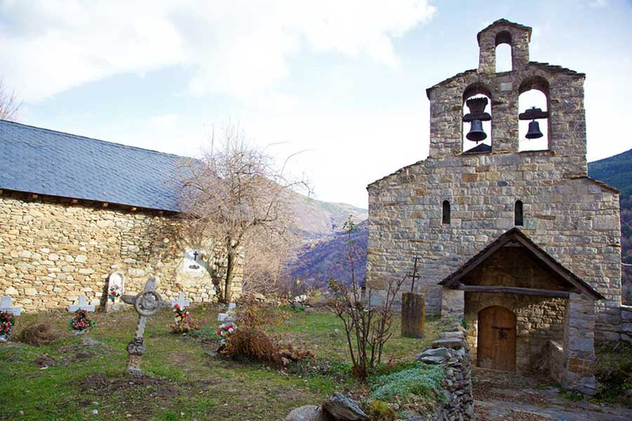 iglesia de Santa María de Cardet
