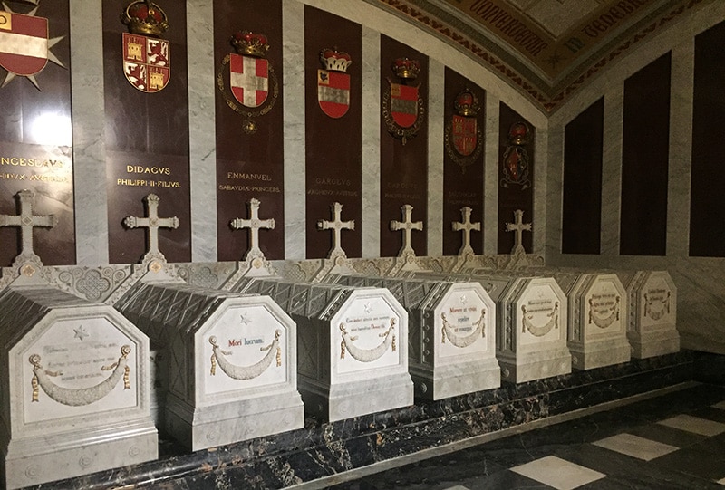 Sala de enterramientos en la cripta del Real Monasterio de San Lorenzo de el Escorial