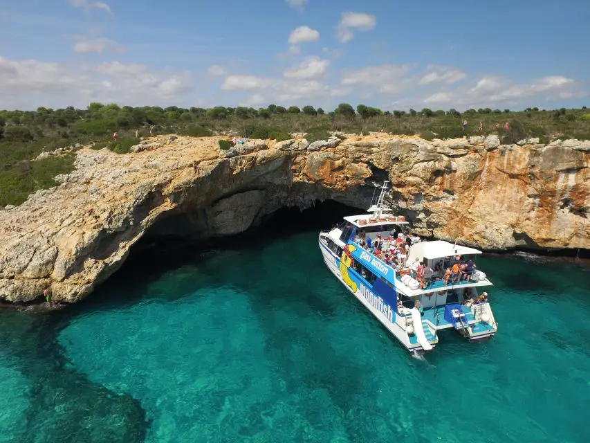 Mallorca: viaje en catamarán con fondo de cristal por la costa este