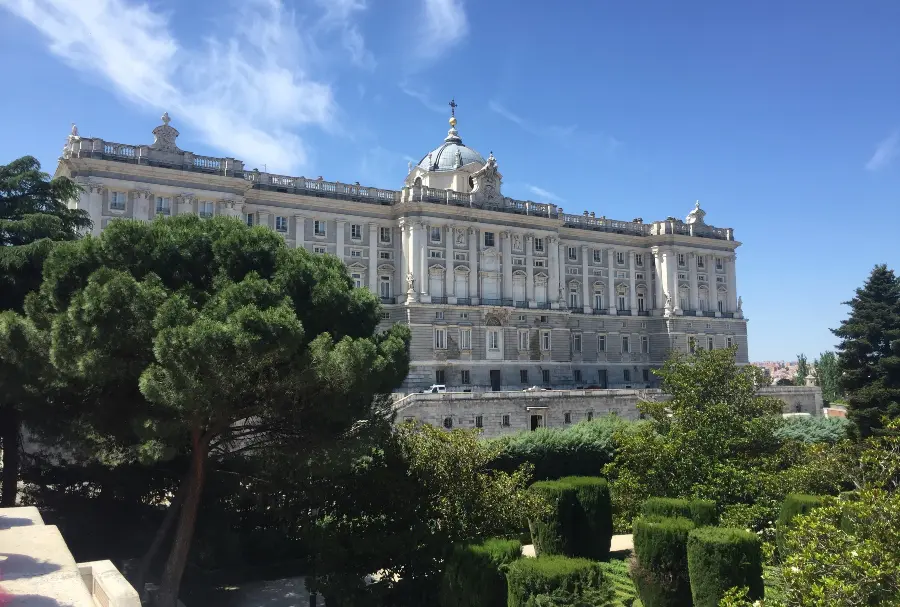 Fachada Norte del Palacio Real de Madrid frente al jardín de Sabatini