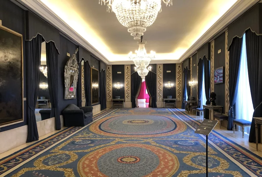 El Salón Carlos III es un espacio elegante y majestuoso, nombrado en honor al rey Carlos III