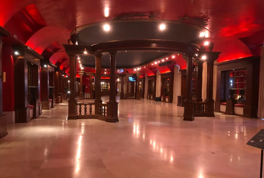 El Salón del Baile en el Teatro Real de Madrid es un espacio elegante destinado a eventos sociales