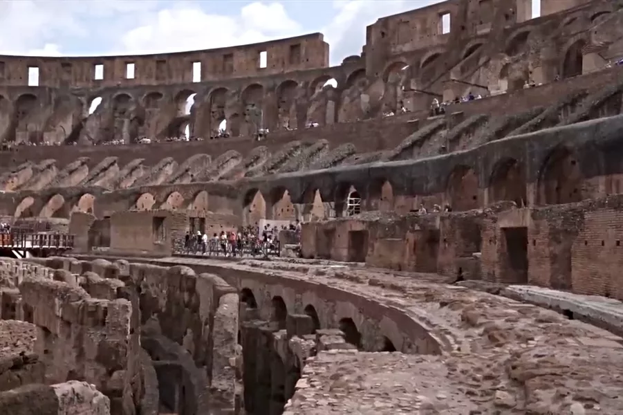 Gradas del Coliseo de Roma