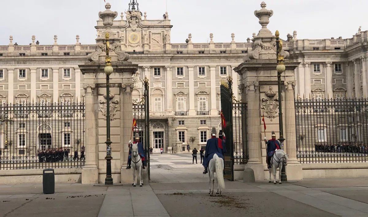 Cambio de Guardia en plaza de Armas del Palacio Real de Madrid
